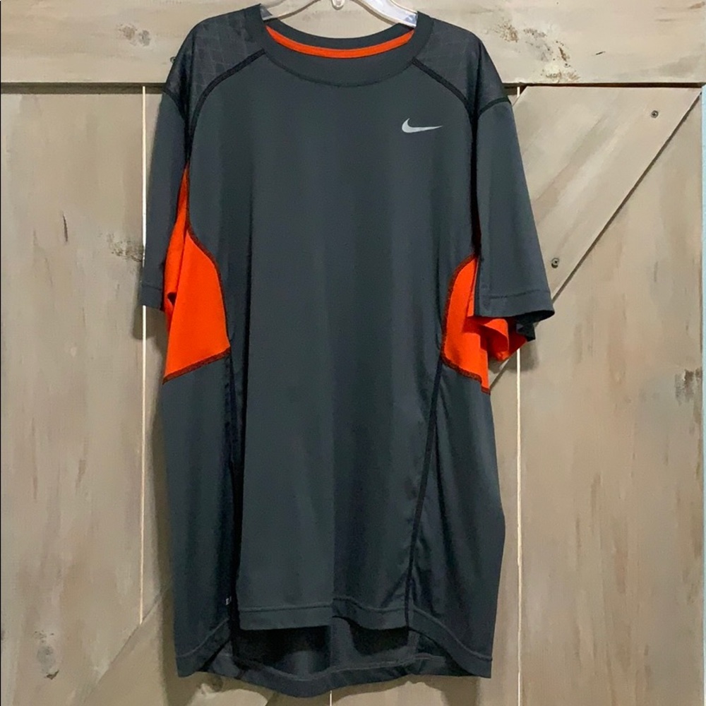 Men’s Nike Dri-Fit Tee size XL EUC